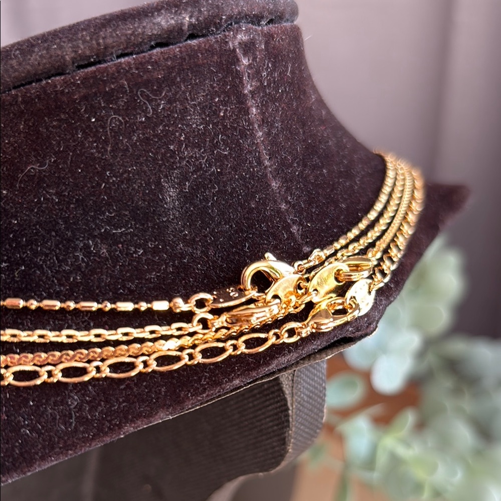Vintage Avon 90s Gold Layered 18-22” Necklace Set Bundle of 4 Chains 18 NIB - Picture 4 of 12
